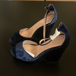 Madden Girl Navy Velvet Wedges - Size 7